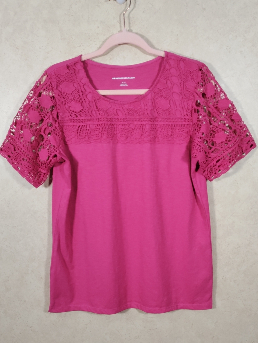 I131 Allison Daley Pink Lace Yoke And Short Sleeve Top M